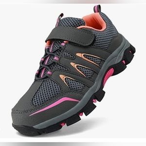 Youth hiking shoes *sz 4Y*